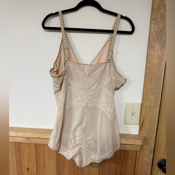 Compression Bodysuit - Picture 4 of 4